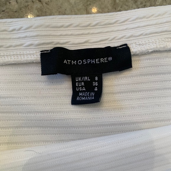 White pencil skirt with floral bottom - Picture 2 of 3